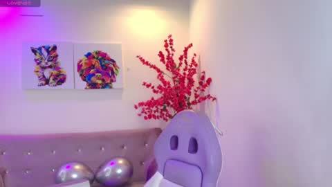summer_miller online show from July 31, 11:42 am