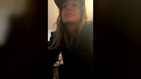 Snapshot of summerv91 chatting on July 7, 7:23 am summerv91 online show from July 7, 7:23 am