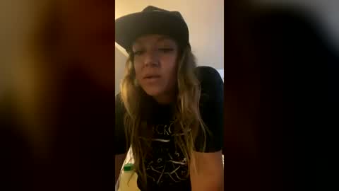 Snapshot of summerv91 chatting on July 16, 3:45 am summerv91 online show from July 16, 3:45 am