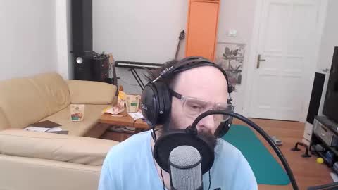 Snapshot of sunbeatshower chatting on September 13, 8:25 am sunbeatshower online show from September 13, 8:25 am