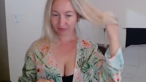 sunbrilliant online show from April 7, 2:17 pm