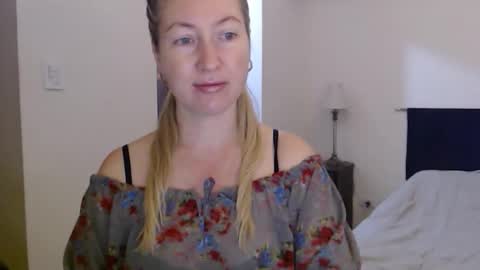 sunbrilliant online show from May 22, 11:38 am