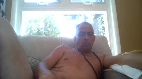 Snapshot of sundawg420 chatting on August 4, 6:54 pm sundawg420 online show from August 4, 6:54 pm