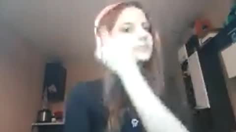 Snapshot of sundaysuit chatting on November 9, 11:52 am Dora online show from November 9, 11:52 am