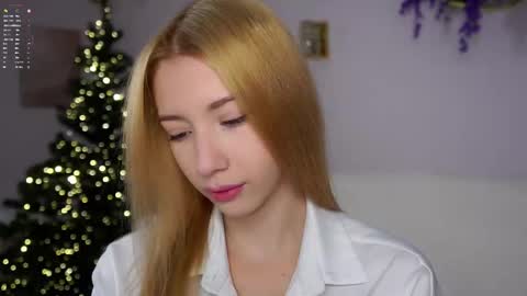 Lily online show from December 22, 2:47 pm