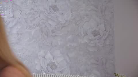 Snapshot of sunnmoonn chatting on May 10, 2:33 pm Lily online show from May 10, 2:33 pm