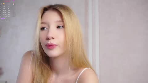 Snapshot of sunnmoonn chatting on May 16, 3:11 pm Lily online show from May 16, 3:11 pm