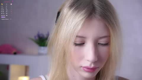 Snapshot of sunnmoonn chatting on May 23, 2:54 pm Lily online show from May 23, 2:54 pm
