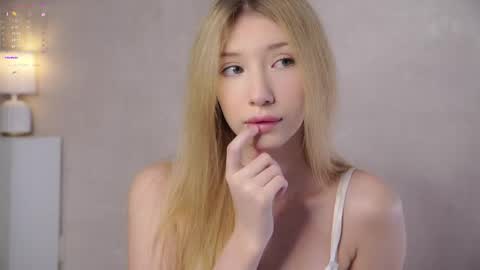 Snapshot of sunnmoonn chatting on May 24, 2:44 pm Lily online show from May 24, 2:44 pm