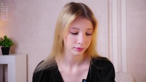 Snapshot of sunnmoonn chatting on June 7, 3:16 pm Lily online show from June 7, 3:16 pm