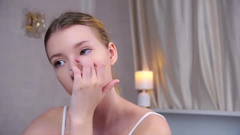 Snapshot of sunnmoonn chatting on July 7, 2:43 pm Lily online show from July 7, 2:43 pm