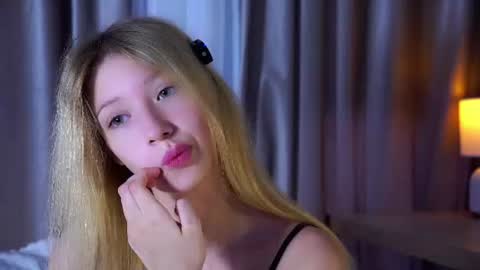 Snapshot of sunnmoonn chatting on July 18, 11:30 pm Lily online show from July 18, 11:30 pm