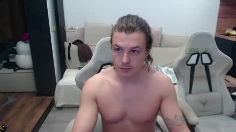 Snapshot of sunny1girl chatting on May 31, 8:43 pm Alice and Sergey online show from May 31, 8:43 pm