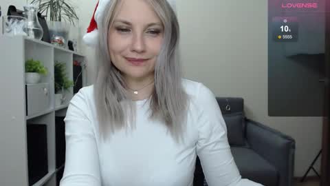 Snapshot of sunny_bunny6 chatting on December 25, 1:31 am Naomi online show from December 25, 1:31 am