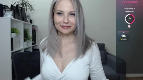Snapshot of sunny_bunny6 chatting on December 28, 9:08 pm Naomi online show from December 28, 9:08 pm