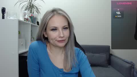 Snapshot of sunny_bunny6 chatting on February 10, 3:32 pm Naomi online show from February 10, 3:32 pm