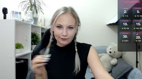 Snapshot of sunny_bunny6 chatting on September 26, 5:44 am Naomi online show from September 26, 5:44 am