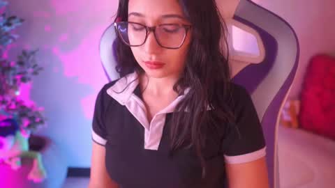 Snapshot of sunny_flower_ chatting on February 4, 3:45 am SUNNY online show from February 4, 3:45 am