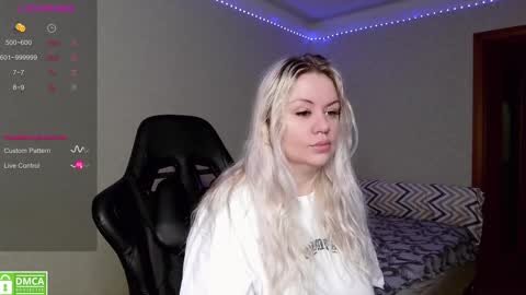 Snapshot of sunny_mood chatting on January 5, 8:00 pm sunny mood online show from January 5, 8:00 pm