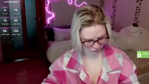 Snapshot of sunny_mood chatting on February 2, 6:37 am sunny mood online show from February 2, 6:37 am