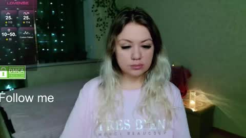 Snapshot of sunny_mood chatting on November 8, 8:25 am sunny mood online show from November 8, 8:25 am