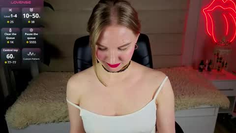 Snapshot of sunny_nicoleee chatting on May 22, 1:24 am sunny_nicoleee online show from May 22, 1:24 am