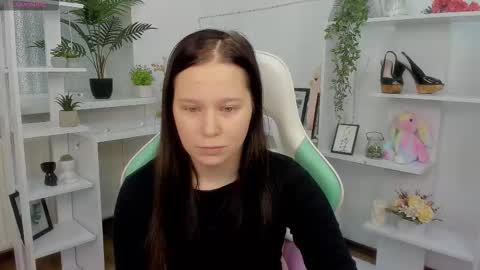 Snapshot of sunny_side_bloom chatting on November 10, 8:24 am Sophia online show from November 10, 8:24 am