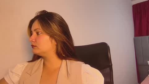 sunnycurvymf online show from March 17, 9:18 pm