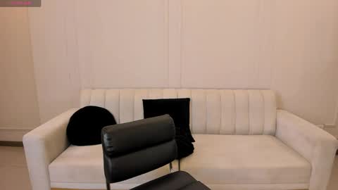 Snapshot of sunnyrivers_ chatting on May 23, 5:50 pm Sunny Rivers online show from May 23, 5:50 pm