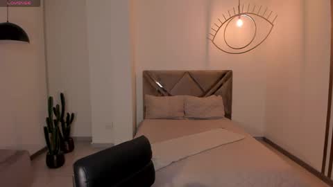 Snapshot of sunnyrivers_ chatting on June 3, 5:51 pm Sunny Rivers online show from June 3, 5:51 pm