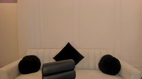 Snapshot of sunnyrivers_ chatting on June 11, 6:39 pm Sunny Rivers online show from June 11, 6:39 pm