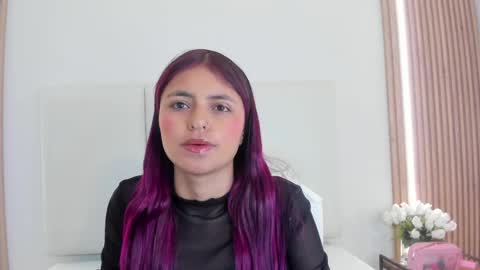 sunnywhitee online show from May 6, 11:15 am