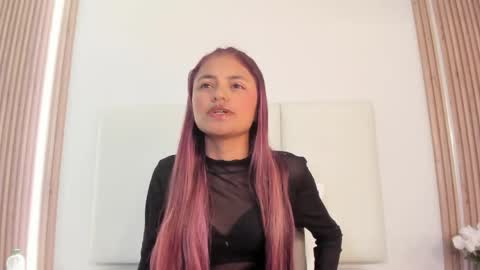 sunnywhitee online show from May 12, 11:18 am