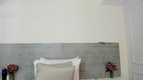 sunnywhitee online show from June 1, 7:15 pm