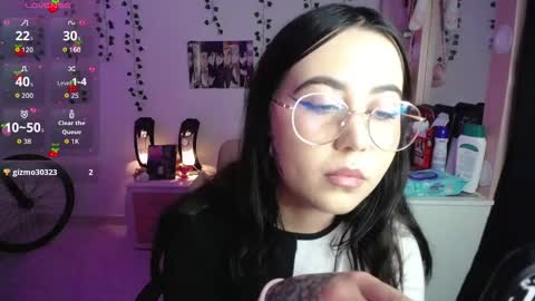 Snapshot of sunset_pienk chatting on November 27, 5:53 am Sunset online show from November 27, 5:53 am