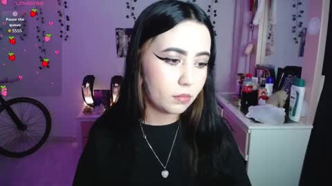 Snapshot of sunset_pienk chatting on January 8, 5:32 am Sunset online show from January 8, 5:32 am