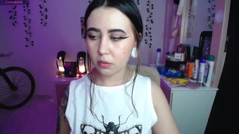 Snapshot of sunset_pienk chatting on January 19, 4:27 am Sunset online show from January 19, 4:27 am