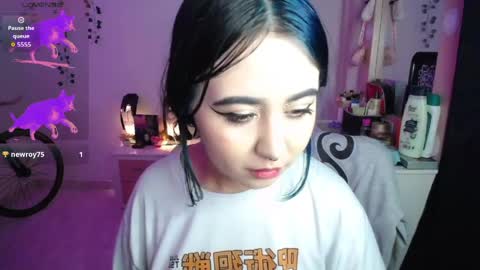 Snapshot of sunset_pienk chatting on April 11, 7:45 am Sunset online show from April 11, 7:45 am