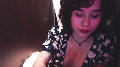 Snapshot of sunshinehella chatting on December 3, 10:17 am Hella online show from December 3, 10:17 am