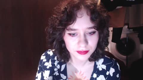 Snapshot of sunshinehella chatting on December 4, 8:56 am Hella online show from December 4, 8:56 am