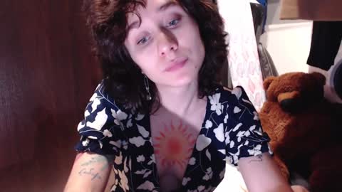 Snapshot of sunshinehella chatting on December 10, 1:55 pm Hella online show from December 10, 1:55 pm