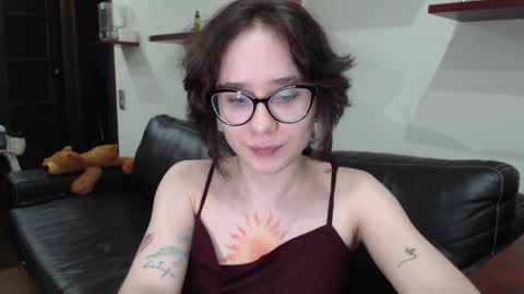 Snapshot of sunshinehella chatting on December 13, 12:06 pm Hella online show from December 13, 12:06 pm