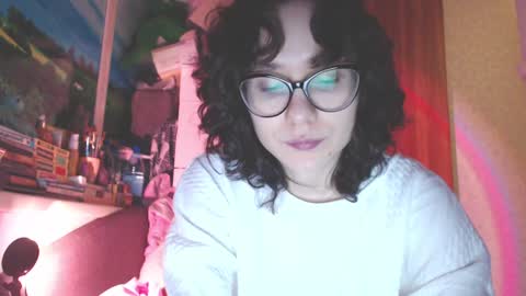 Snapshot of sunshinehella chatting on December 27, 12:23 pm Hella online show from December 27, 12:23 pm