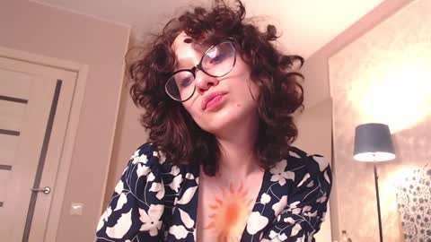 Snapshot of sunshinehella chatting on January 8, 10:15 am Hella online show from January 8, 10:15 am