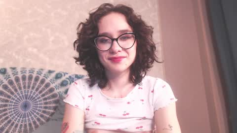 Snapshot of sunshinehella chatting on January 24, 11:26 am Hella online show from January 24, 11:26 am