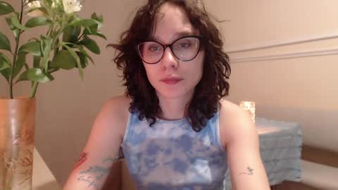 Snapshot of sunshinehella chatting on January 28, 6:17 pm Hella online show from January 28, 6:17 pm