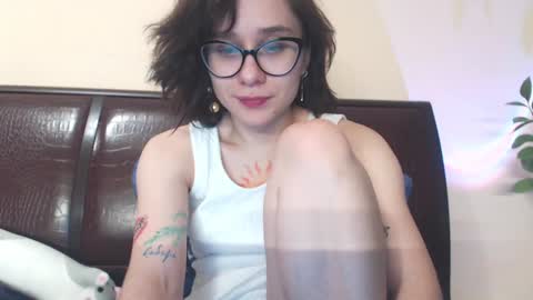 Snapshot of sunshinehella chatting on January 31, 5:32 pm Hella online show from January 31, 5:32 pm