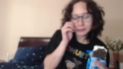 Snapshot of sunshinehella chatting on February 2, 10:28 pm Hella online show from February 2, 10:28 pm