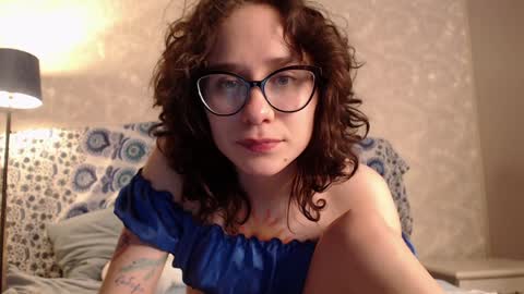 Snapshot of sunshinehella chatting on February 4, 11:16 pm Hella online show from February 4, 11:16 pm