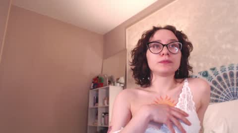 Snapshot of sunshinehella chatting on February 6, 6:35 pm Hella online show from February 6, 6:35 pm